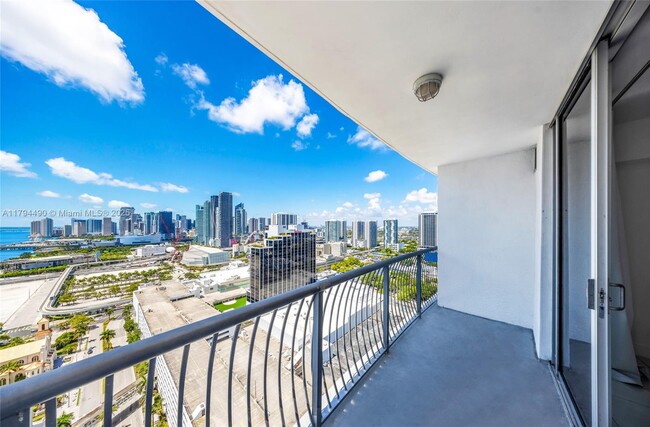 Building Photo - 1750 N Bayshore Dr