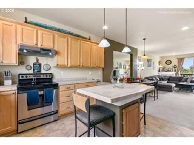 Building Photo - 2 Bedroom Townhome in Gated Fairview Terrace!
