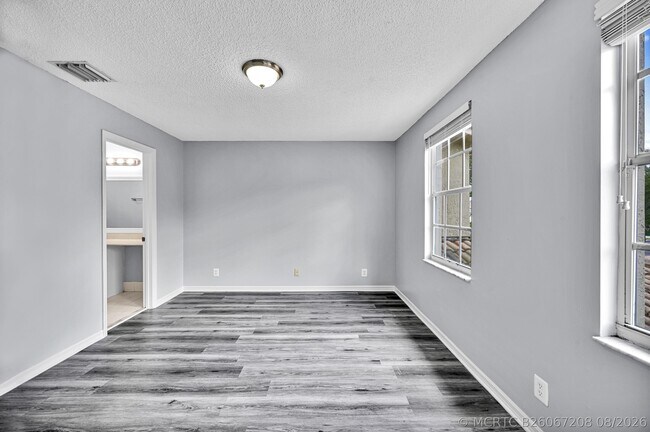 Building Photo - 8658 S Southgate Shores Cir