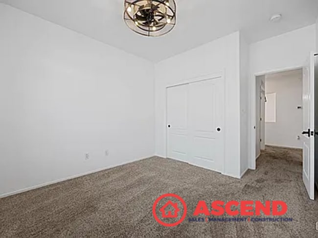 Building Photo - Beautiful 4 Bedroom Home In The Southwest!