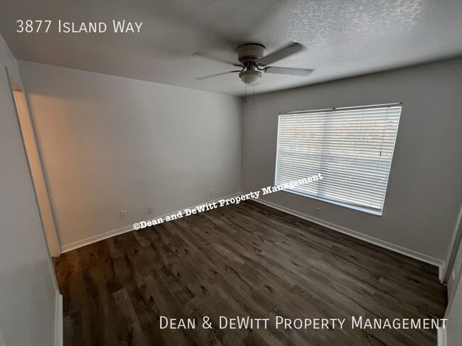 Building Photo - 3877 Island Way