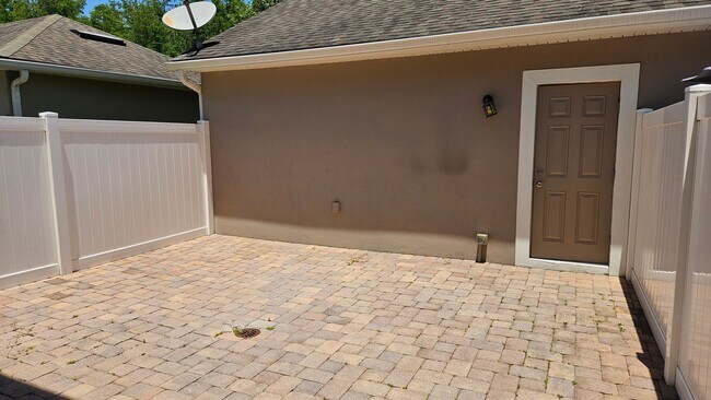 Building Photo - Spacious Randal Park Townhome