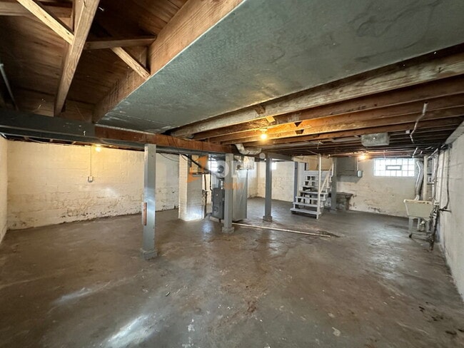 Building Photo - 7414 Tapper Ave