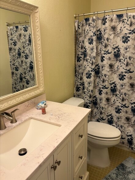 Building Photo - 350 79th Ave N