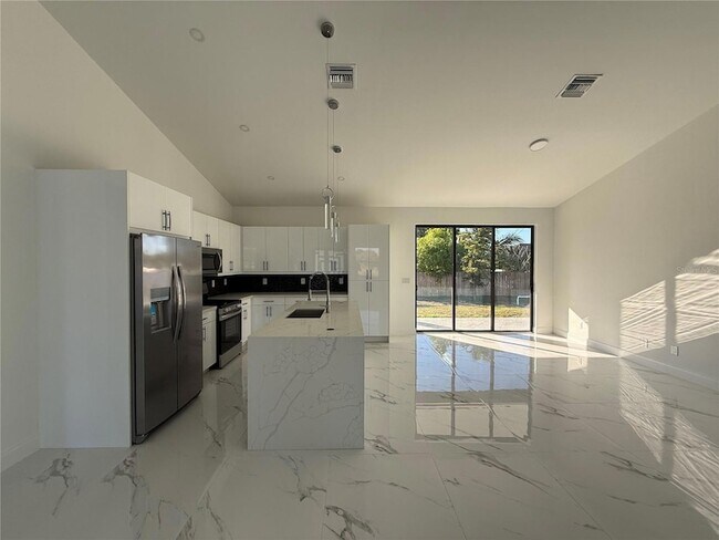 Building Photo - 2620 NE 22nd Ave