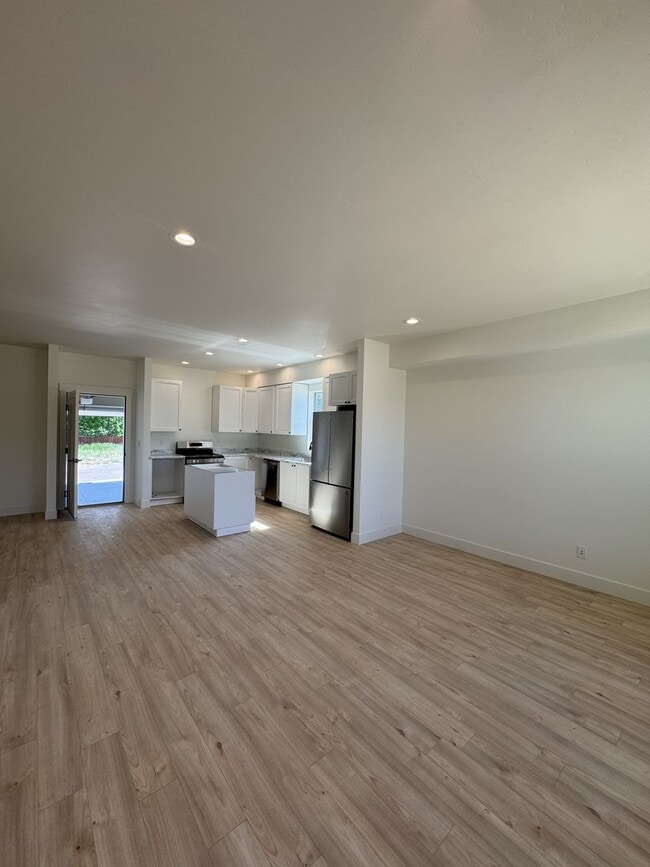 Building Photo - 17 Grove-