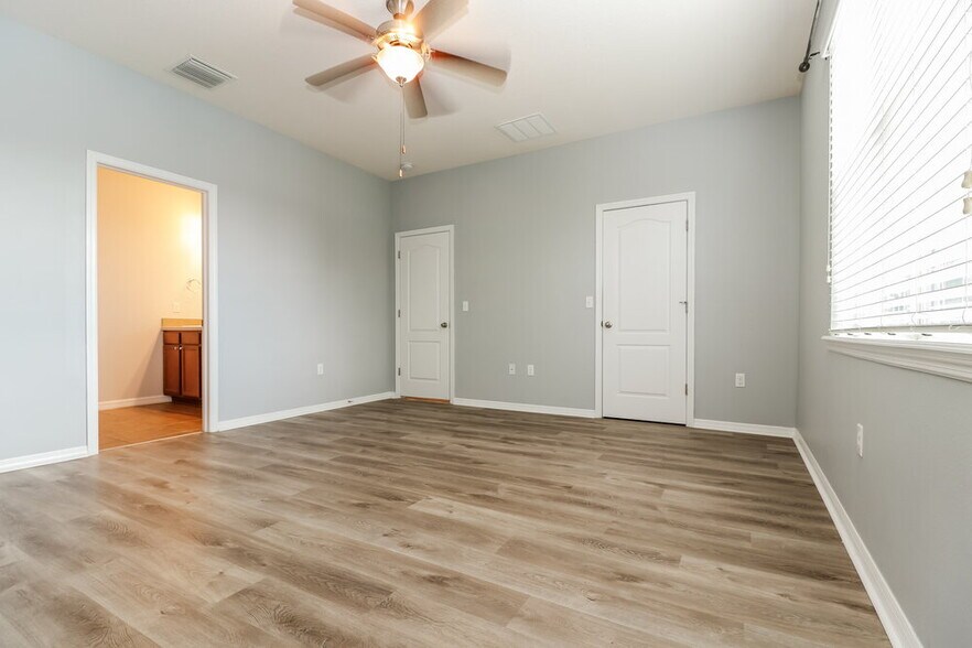 Building Photo - 6442 Twin Bridges Dr