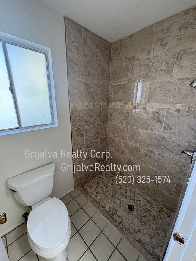 Building Photo - Large Eastside 4 Bedroom, 2 Bath House for Rent (Tanque Verde/Pantano)