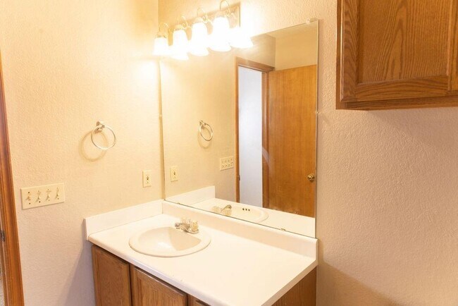 Building Photo - 304 Eccell Ct