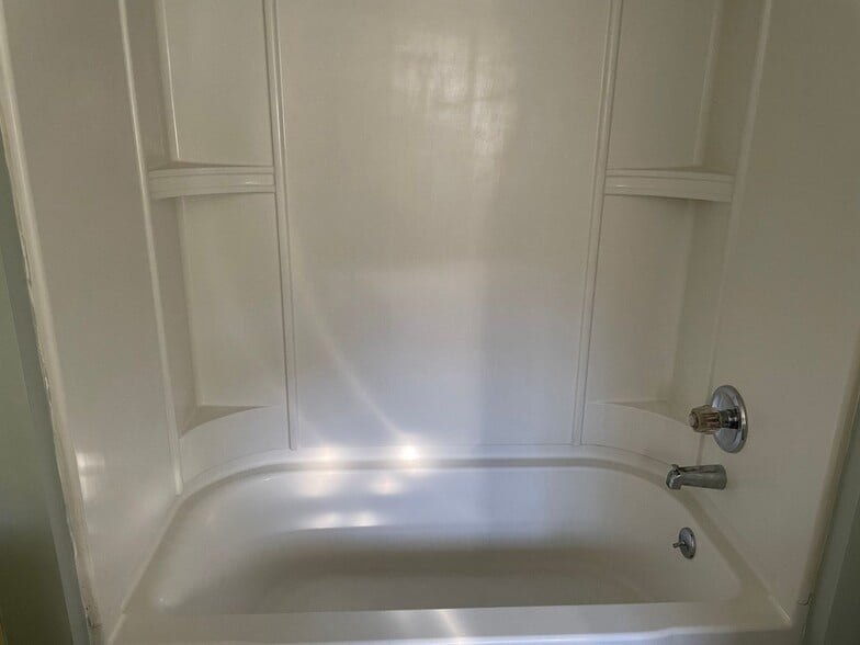 Building Photo - 83 Oak St