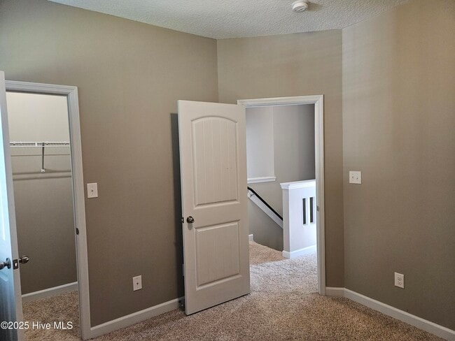 Building Photo - 609 Winfall Dr