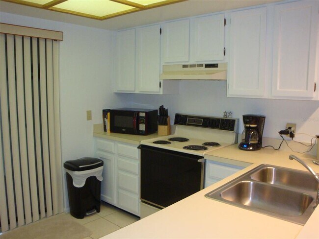 Building Photo - 312 Woodlake Wynde