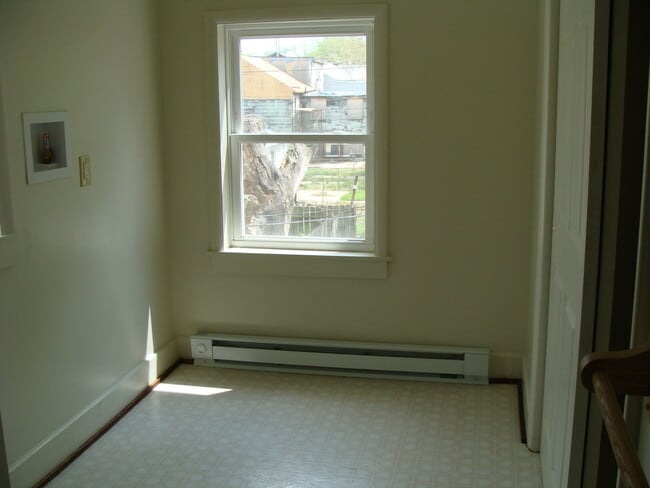 Building Photo - Pet Friendly 3 Bedroom House Near Revs Stadium!