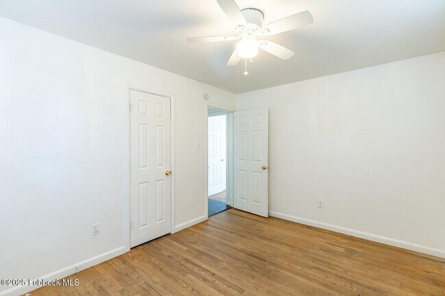 Building Photo - 815 52nd St