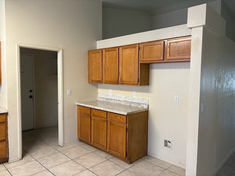 Building Photo - 6213 Green Garden Dr