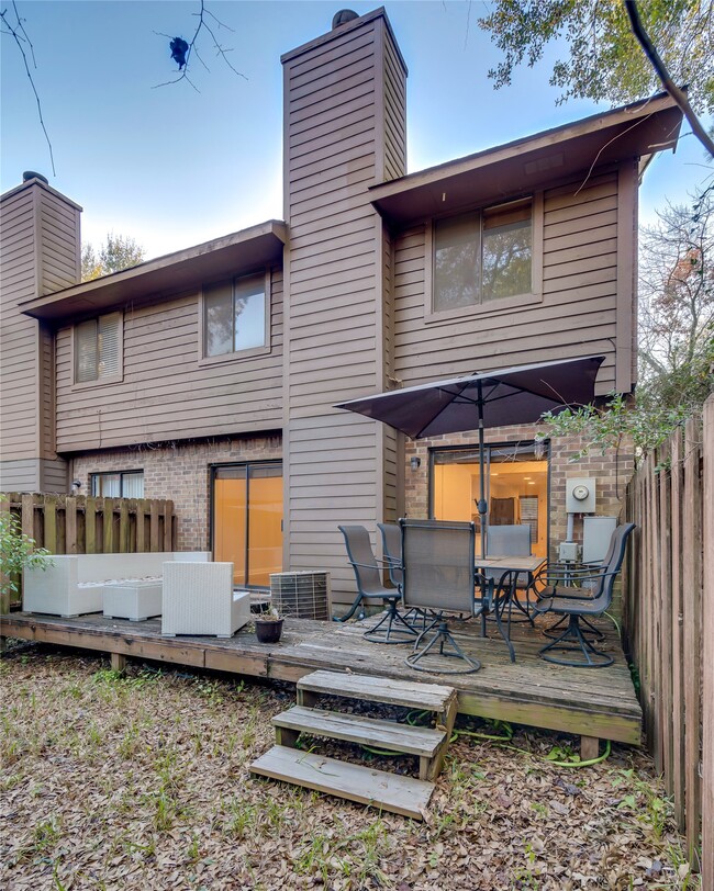 Building Photo - 22 E Willowood Ct