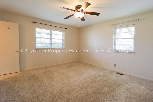 Building Photo - LARGE | 3 Bed | 2 Bath | Midtown Tulsa