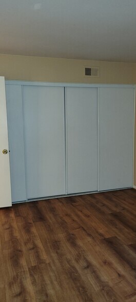 Building Photo - 1611 Hotel Cir S