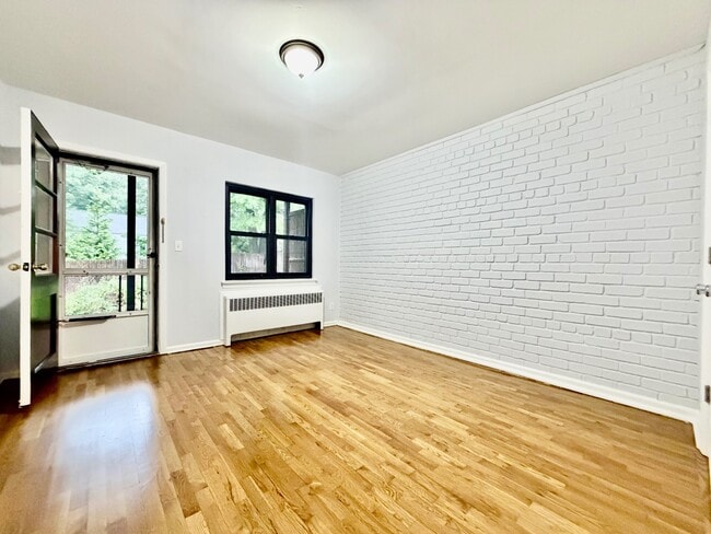 Building Photo - 115 Stonelea Pl