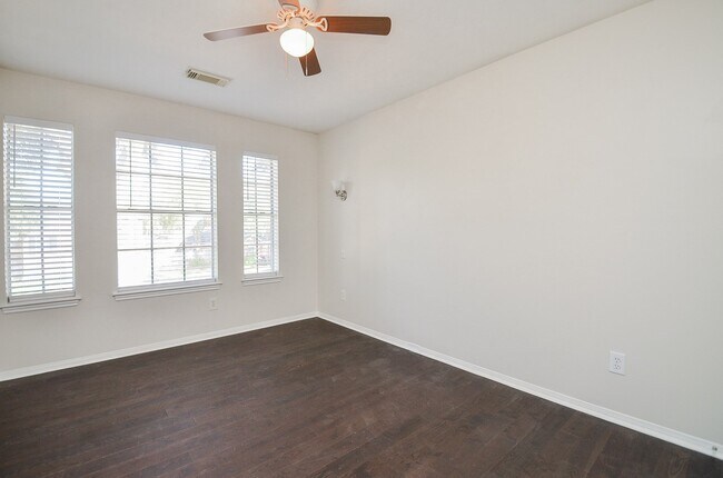 Building Photo - 3027 Texas Oak Dr