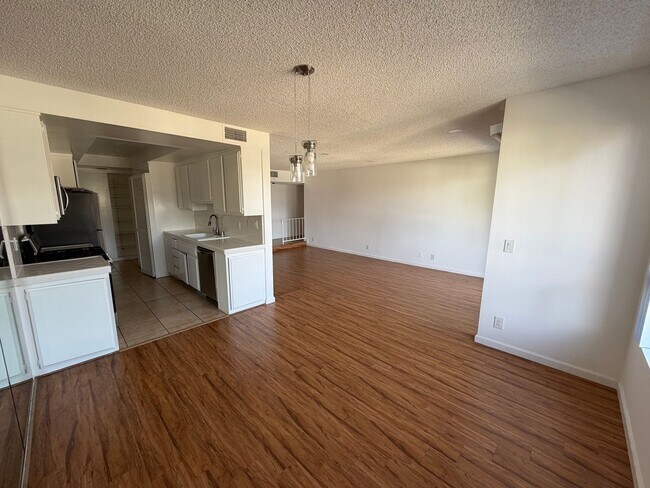 Building Photo - 2 BEDROOM CONDO UNIT IN THE WEST LA AREA 646 481 4404