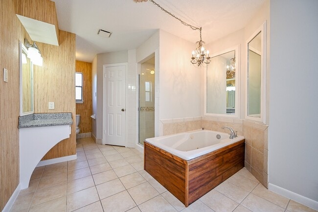 Building Photo - 12011 Autumn Creek Dr