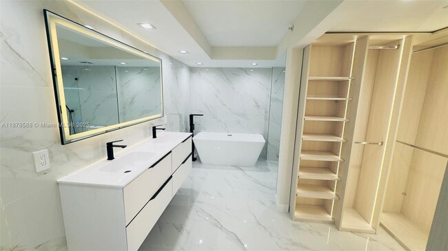 Building Photo - 3500 Mystic Pointe Dr