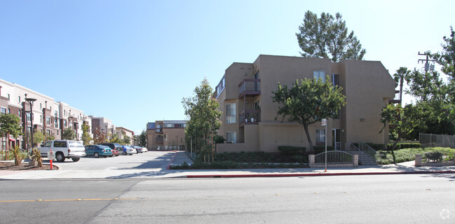 Building Photo - Oak Park North