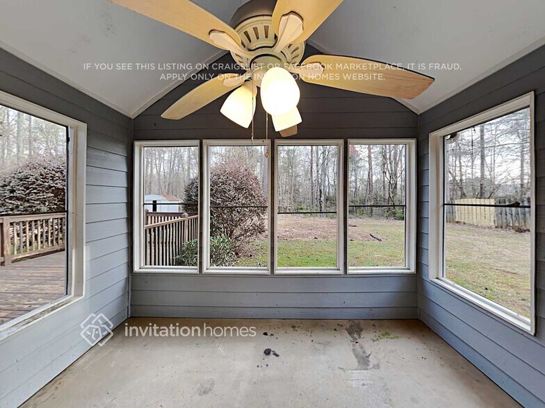 Building Photo - 5755 Woodstone Dr