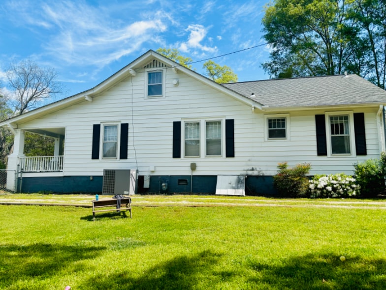 Building Photo - 206 Magazine St