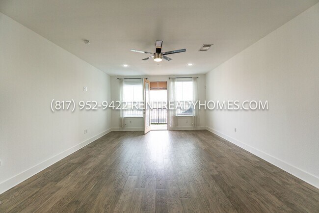 Building Photo - 251 S Mill St