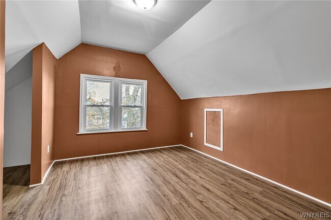 Building Photo - 37 Alsace Ave