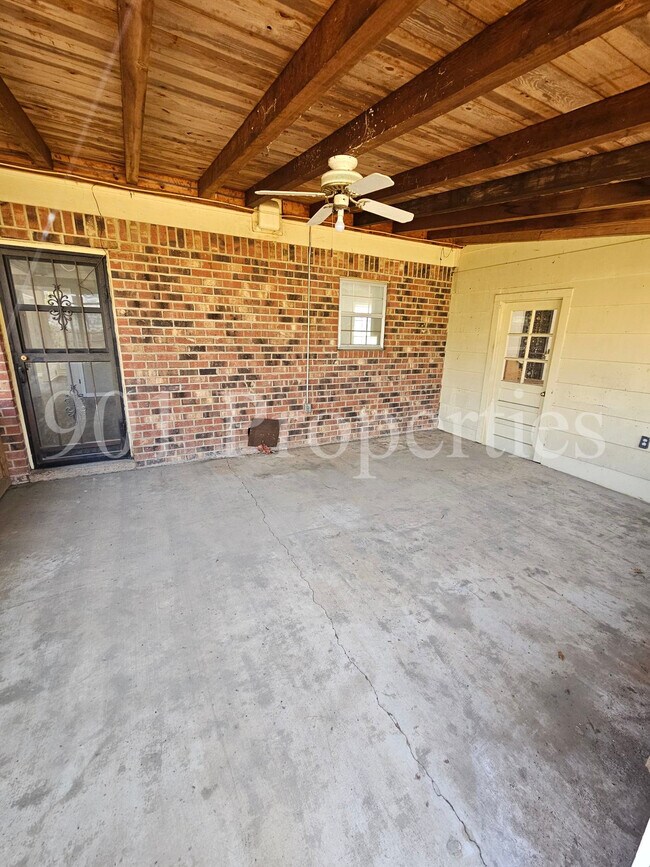 Building Photo - 2601 Camrose Cove