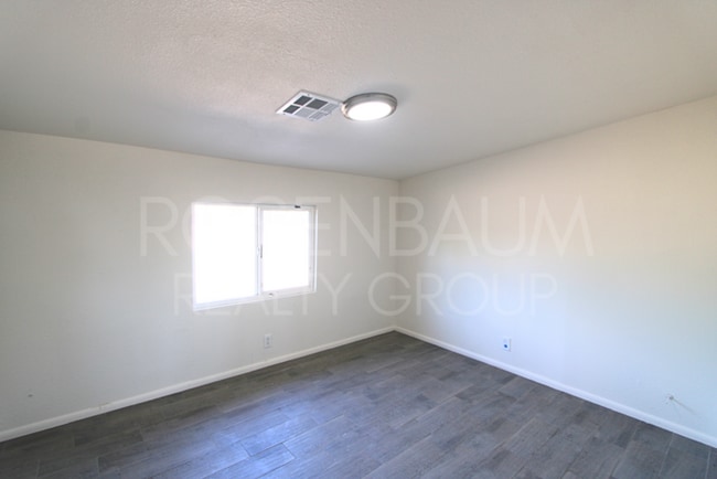 Building Photo - Charming 2-bedrooms, 1-bath home in the he...