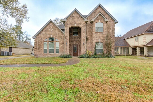 Building Photo - 19707 Pinehurst Trail Dr