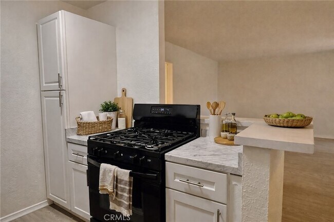 Building Photo - 1810 W Sallie Ln