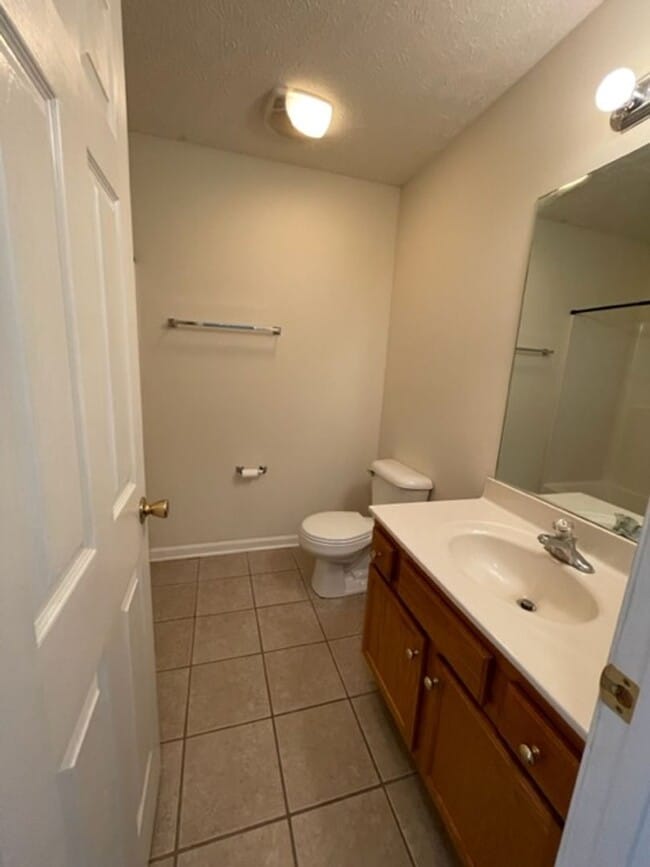 Building Photo - 216 Applewood Ln