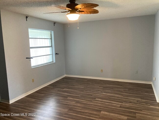 Building Photo - 711 Walnut Dr