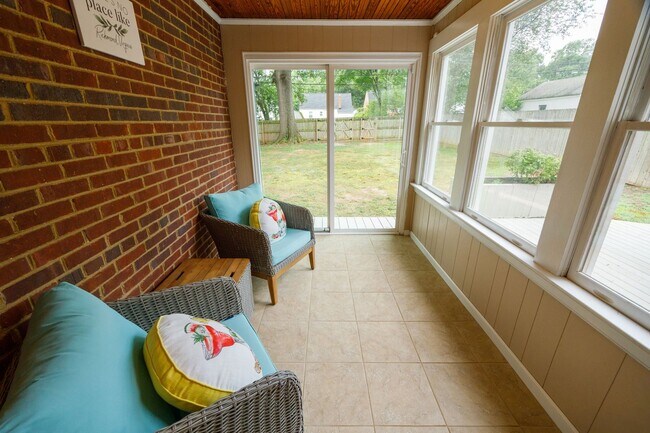 Building Photo - Beautiful 4 Bedroom Home off Of Cutshaw Ave! ***Available Early August 2026***