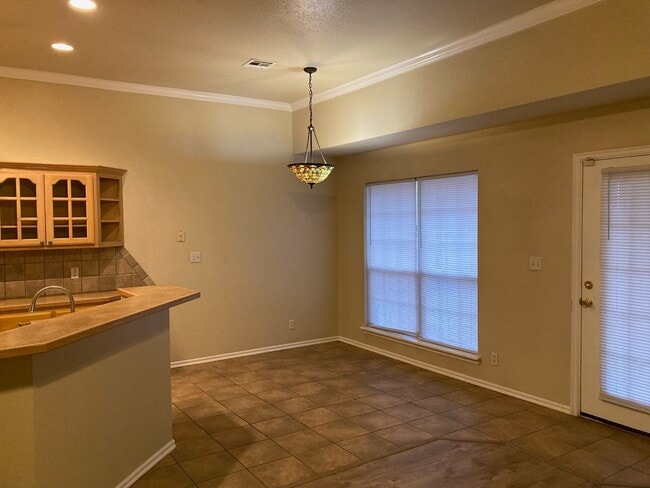 Building Photo - Spacious 3BDRM Home in Blackberry Ridge, V...