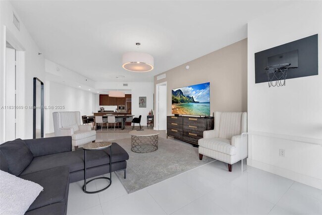 Building Photo - 15811 Collins Ave