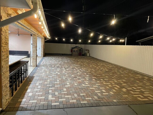 Building Photo - 584 Vossler Ave