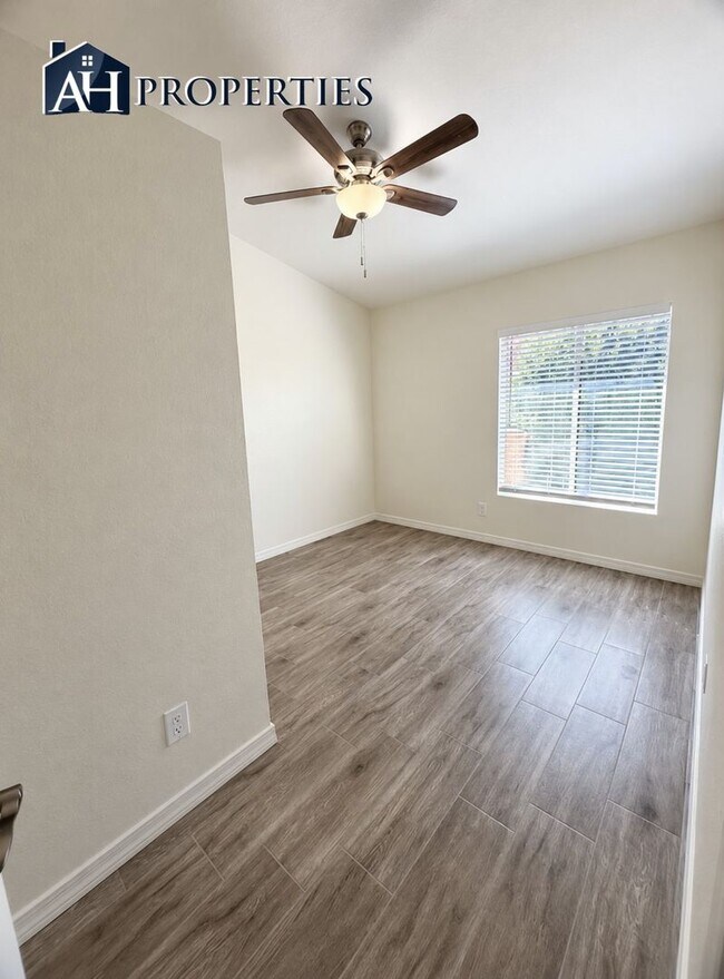 Building Photo - 7516 W Tonto Dr