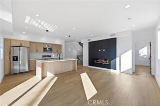 Building Photo - 13600 Burbank Blvd