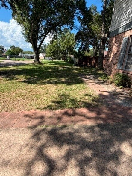 Building Photo - 1507 Sierra Dr