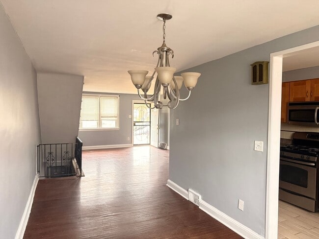 Building Photo - Spacious 3BR Home in Overbrook Park – Front Yard, Modern Kitchen, Washer and Dryer & Basement