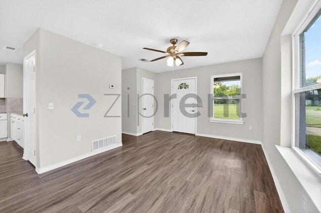 Building Photo - 317 Jones St