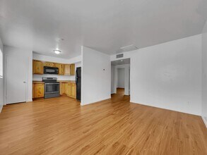 Building Photo - Central Phoenix 2/1 Ground Floor Super Clean.