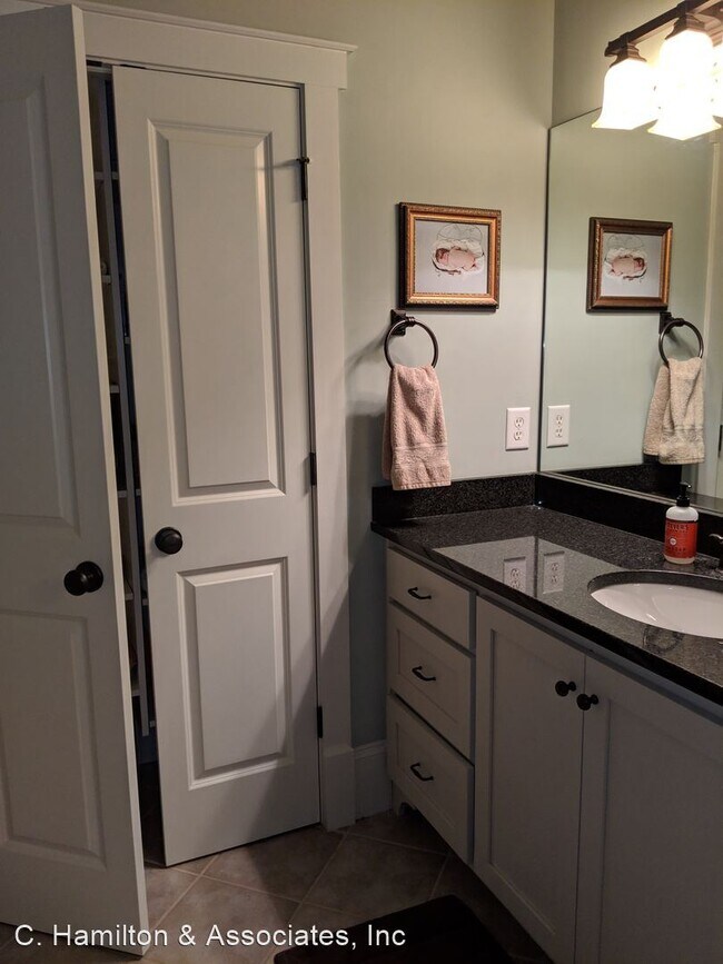 Building Photo - 3 br, 2.5 bath House - 68 Charter Oak Dr