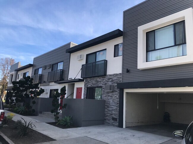 Building Photo - key3601